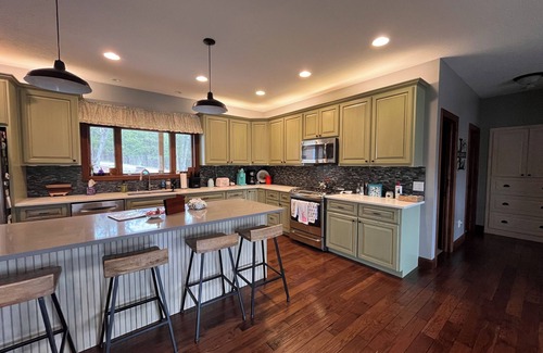 Winterset Cabin | Wooded cottage on 10 Acres to explore and entertain
