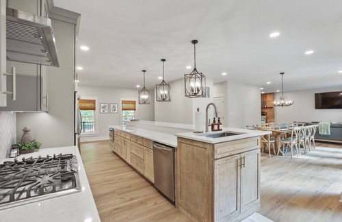 Leesburg House | Wooded Home + Cottage - newly remodeled w/WIFI, close to wineries!
