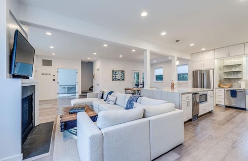Southampton House | Wooded Oasis and Guest House in Hamptons!