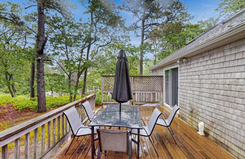 Edgartown House | Wooded Oasis
