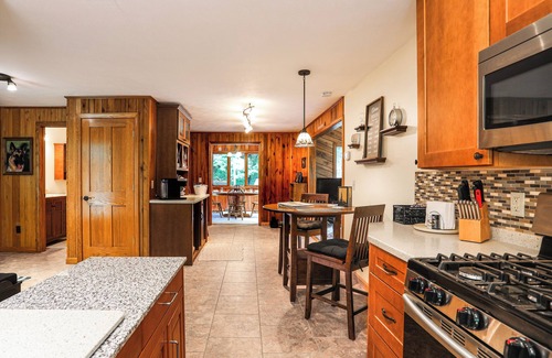 Edinboro Cottage | Wooded Retreat on 5 Acres: 6 Mi to Edinboro Lake!