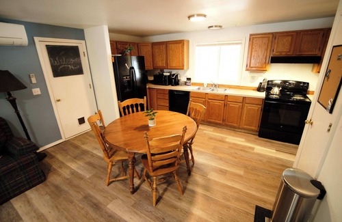 Oregon Water Wonderland House | Wooded river retreat near Mt. Bachelor and Bend