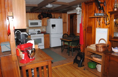 Mattoon House | Wooded rural country estate near Lake Shelbyville and Illinois Amish country