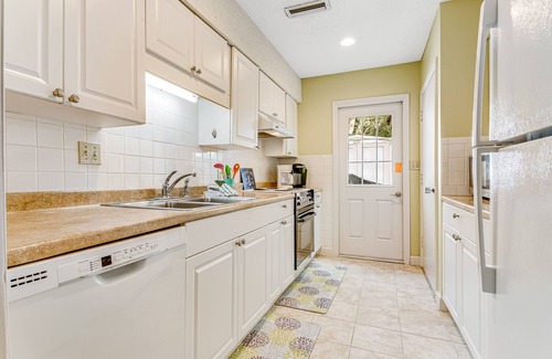 Fernandina Beach Condo | Wooded Sanctuary on Golf Course | Private Lanai | Access to 2 Pools