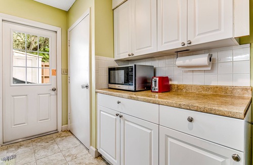 Fernandina Beach Condo | Wooded Sanctuary on Golf Course | Private Lanai | Access to 2 Pools