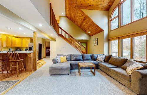 West Dover House | Wooded Wonder