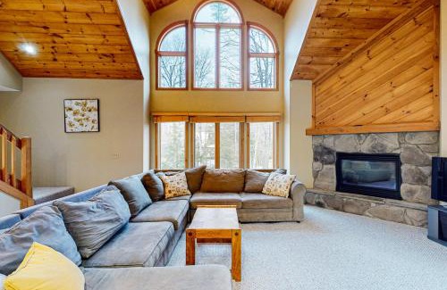 West Dover House | Wooded Wonder