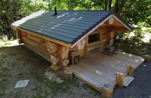 Le Chambon-sur-Lignon Ski Chalet | Wooden chalet with all comforts in a forest setting 2 km from the village by footpath.