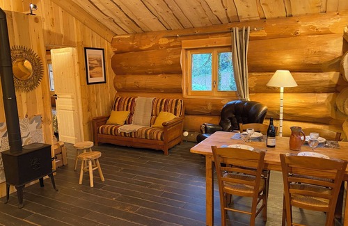 Le Chambon-sur-Lignon Ski Chalet | Wooden chalet with all comforts in a forest setting 2 km from the village by footpath.