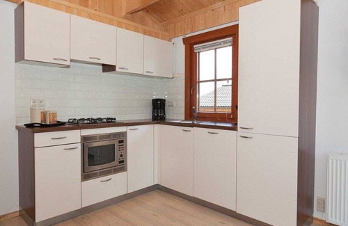 Langeberg House | Wooden chalet with terrace and microwave