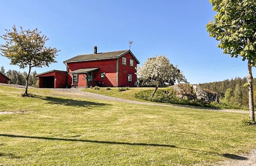 Valdemarsvik House | Wooden house full of character with magnificent view of the water.