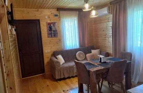 Ambrolauri Hotel | Wooden House-Marikosi ვუდენ ჰაუს მარიკოსი