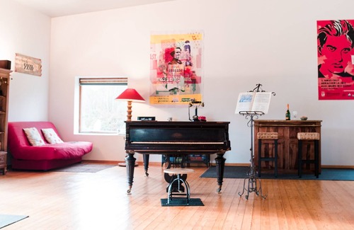 Trelevern House | Wooden loft, pleasant setting, 800 m from the sea, in Trelevern