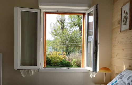 Troyes House | Wooden studio room, quiet, near downtown