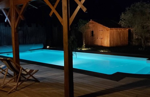 Leognan House | Wooden villa with swimming pool