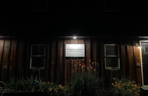 Myerstown House | Woodhaven Hideaway: luxe retreat, easy walk to local pool