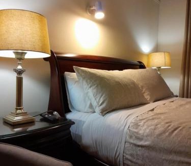 Merlin Park House | Woodhaven Manor h91rc9d