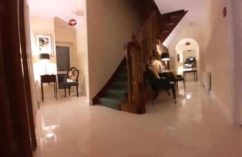 Merlin Park House | Woodhaven Manor h91rc9d