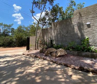 Jaragua House | Woodhouse Tranquilidade e Conforto no Paraíso, piscina aquecida e ar condicionado