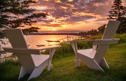 Boothbay Harbor Cabin | Woodland ADA Lodge | Spa Access | No Hidden Fees