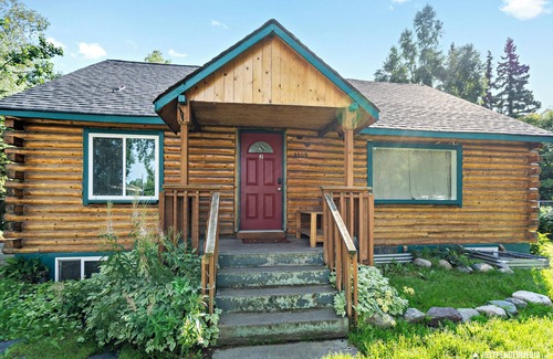 Spenard House | Woodland Apartment Midtown Anchorage
