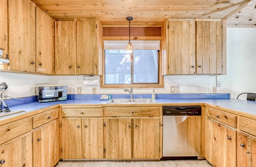 Mount Hood Village House | Woodland Cabin w/Large Deck, Gas Grill, Wood Stove & WiFi - Dogs Welcome