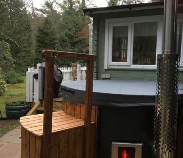Tilford Cabin | Woodland Cabin With private Wood-Fired Hot-Tub