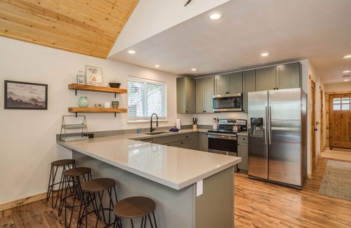 Leavenworth House | Woodland Chalet in a Wonderful Quiet Setting
