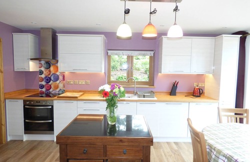 Sugnall Cottage | WOODLAND COTTAGE, pet friendly, with a garden in Eccleshall