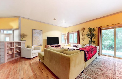 Burley House | Woodland Cove