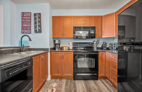 East Kootenay Apartment | Woodland Haven | Hot Tub | Pool | Central