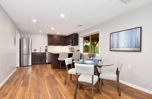 Sunnyside Apartment | Woodland Retreat Apartment in Happy Valley - minimum 30 days