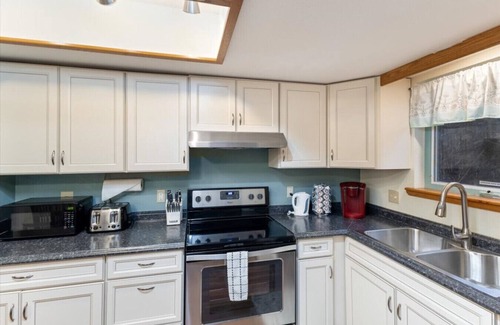 Bear Creek House | Woodland Retreat - Forested Home Outside City Limits Sleeps 7