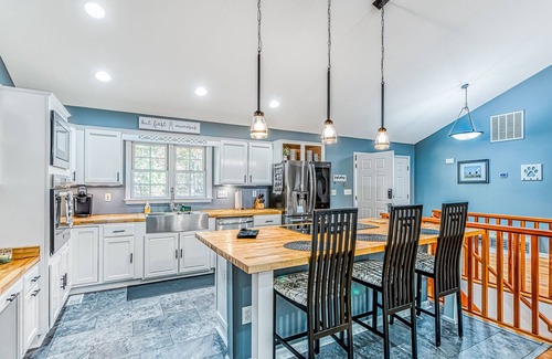 Louisa House | Woodland Retreat with Ping-Pong, Foosball, Paddleboards, Lake, Decks & Firepit