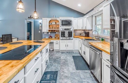 Louisa House | Woodland Retreat with Ping-Pong, Foosball, Paddleboards, Lake, Decks & Firepit
