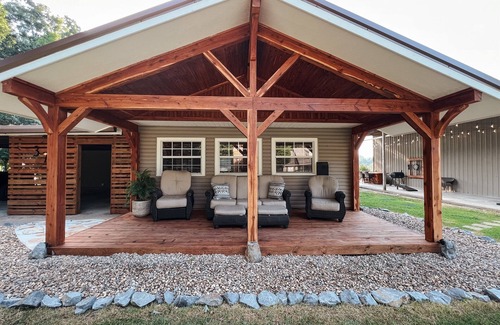Royal House | Woodland Shore Bungalow