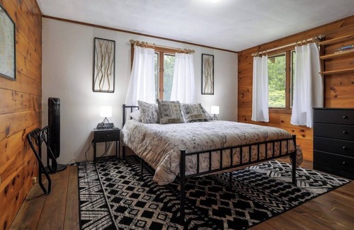 Winter Harbor House | Woodland Whimsy private 1.4 acre