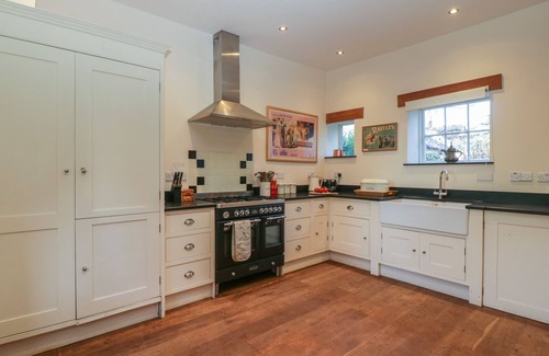 Little Cowarne Cottage | WOODLANDS COTTAGE, pet friendly, character holiday cottage in Docklow
