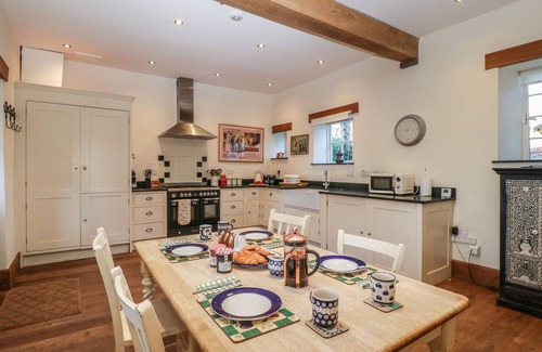 Little Cowarne Cottage | WOODLANDS COTTAGE, pet friendly, character holiday cottage in Docklow