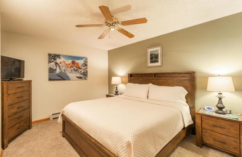 Estes Park Hotel | Woodlands on Fall River