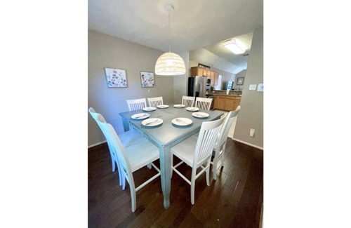College Park House | Woodlands Retreat 3bdrm 2bath