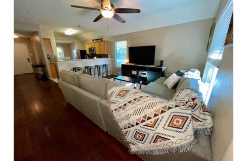 College Park House | Woodlands Retreat 3bdrm 2bath