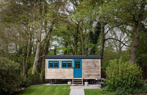 Baslow House | Woodlands Shepherds HutChatsworth Estate