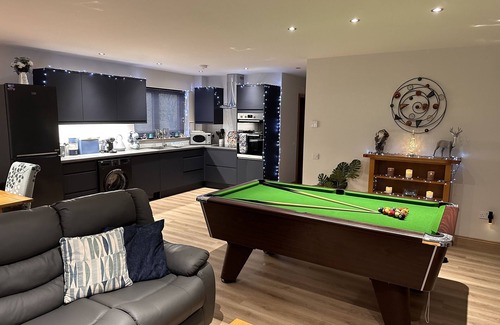 Dumfries Cottage | Woodlane 3 bed cottage with private Hottub , full fibre WiFi