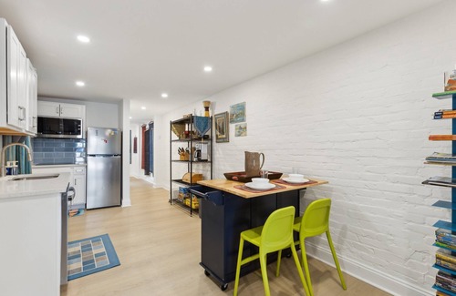 Woodley Park Apartment | Woodley Wayfarer: Walk to Zoo + On Premise Parking