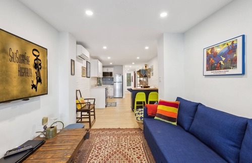 Woodley Park Apartment | Woodley Wayfarer: Walk to Zoo + On Premise Parking