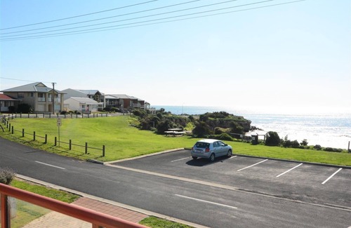 Waterhouse House | Woodlin - You have to see it to believe it - IT'S ALL ABOUT THOSE VIEWS!