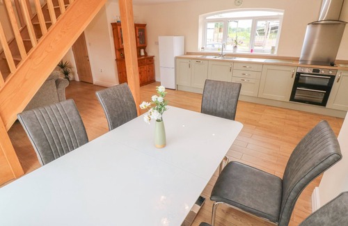 Miskin Cottage | WOODPECKER BARN, pet friendly, character holiday cottage in Pontyclun