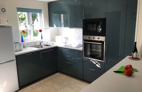 South Cerney House | Woodpecker Lodge - Lakeside views at Isis Lake