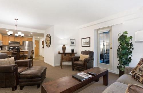 Upper Village House | Woodrun Lodge 414 | Cozy Ski-In Ski-Out Condo w/Shared Hot Tub, Pool, Fireplace, & Parking